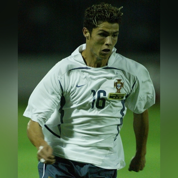 Cristiano Ronaldo Portugal jersey 2002-2003 - Picture 7 of 8